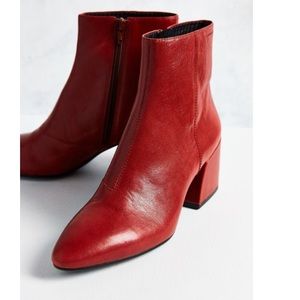 VAGABOND Olivia Red Size 8